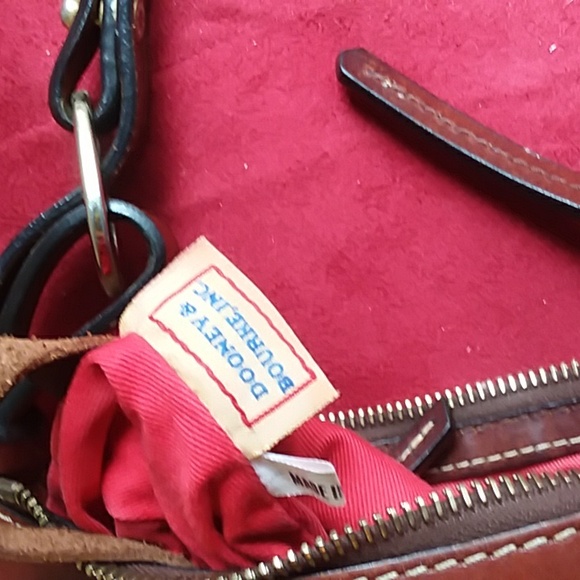 ❤ Dooney&Bourke Heart Design with Gold Accents Very Good Condition - Picture 9 of 9